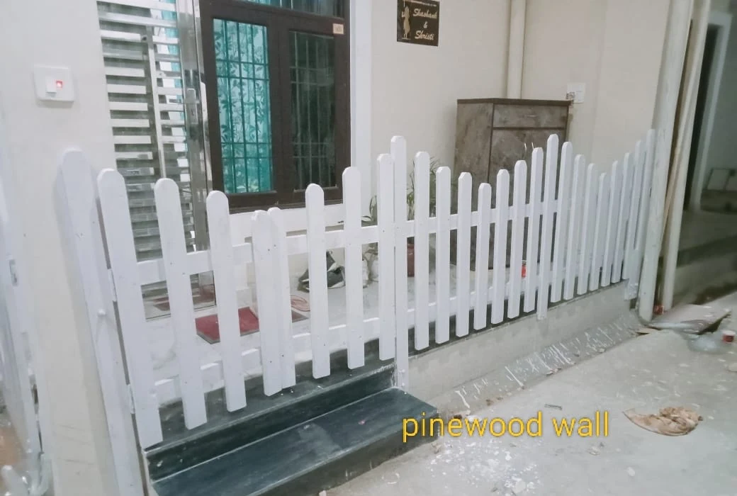 Architectural White-Finished Pine Wood Picket Garden Fence